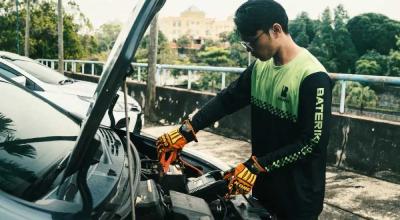 Modern Cars Can Actually Get Damaged During a Jump Start - Photo