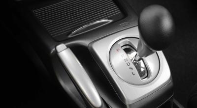 Most Drivers Have No Idea What the “L” Gear Actually Does - Photo