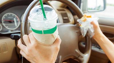 The Worst Food To Eat While Driving Isn’t What Most People Think - Photo