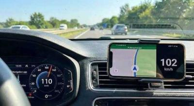Your Speedometer Says 70, but GPS Says 67. Which One Is Lying? - Photo