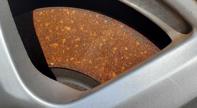 Your Brake Rotors Turned Orange Overnight. Here Is When to Worry - Photo