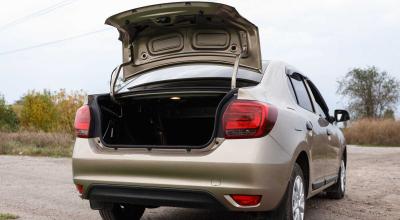 The Glow-in-the-Dark Handle in Your Trunk Exists Because Something Went Terribly Wrong - Photo