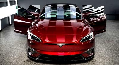 Tesla Model S Designer Takes Delivery Of 1,020-HP Signature Edition #001 - Photo