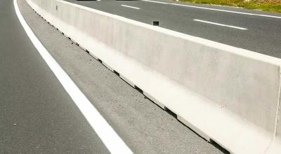 That Concrete Highway Wall Has a Surprisingly Clever Way of Redirecting a Crashing Car - Photo