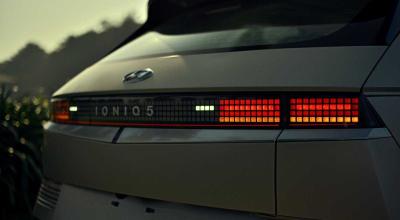 Your EV Slows Down Without the Brake Pedal. Does the Driver Behind You Get a Warning? - Photo