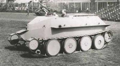 Britain’s First Armored Car Was 28 Feet Long and Armed Like a Small Warship - Photo