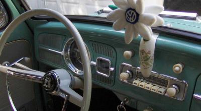 The Beetle Had a Vase on Its Dashboard. Volkswagen Didn’t Put the First Ones There - Photo