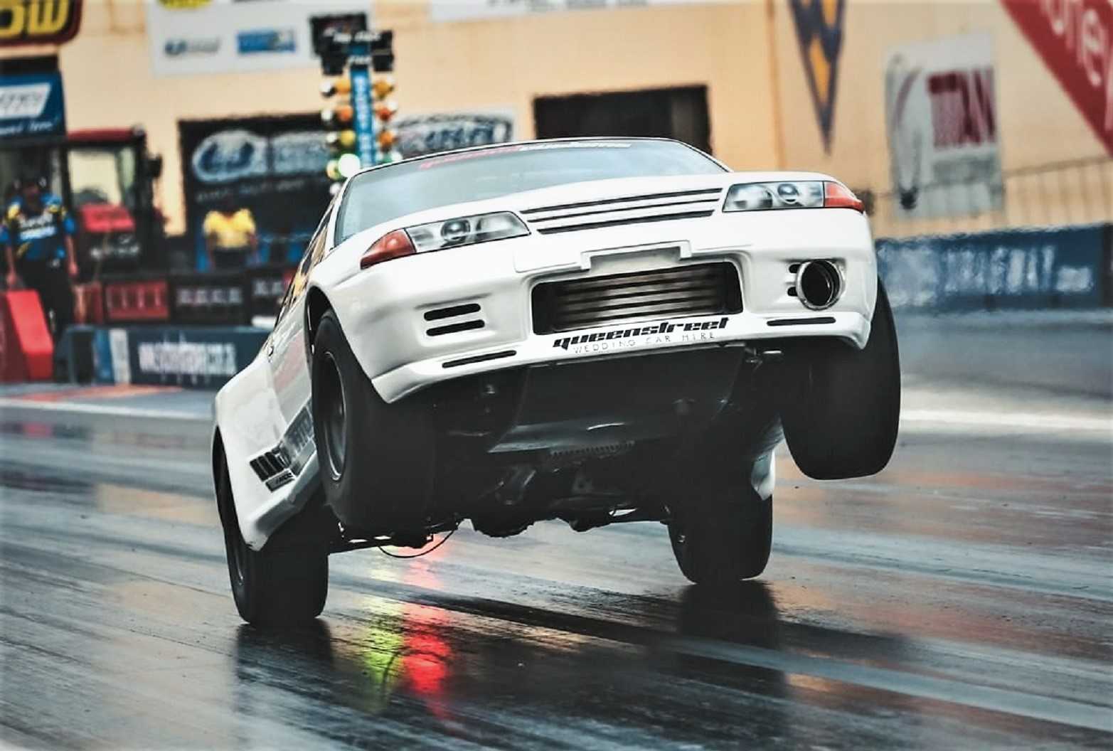 World Record! Watch This Skyline GT-R's 6.57 Seconds At 209 Mph