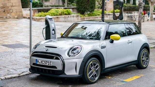 2024 Mini Cooper EV: A Fusion of Past Charm and Futuristic Interior