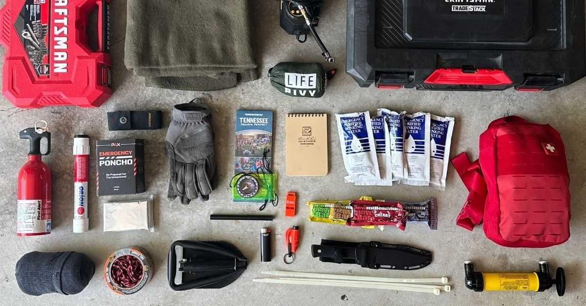 Car Emergency Kit Essentials You Should Keep in Your Trunk